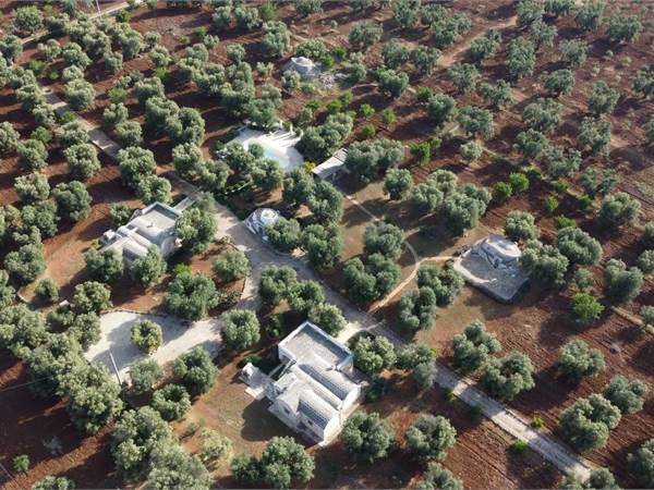 Le Site: Trulli e Lamie con piscina in vendita