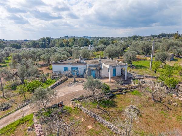 Trullo and Lamie just minutes from Ostuni.