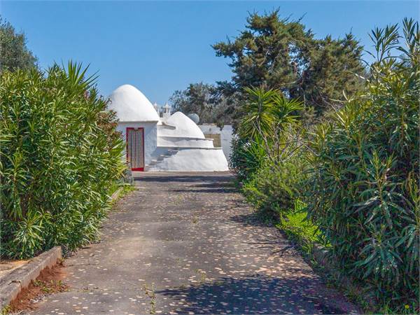 Trullo with land 