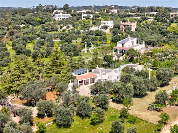 Villa with Trullo in Contrada Sorbole, Ostuni